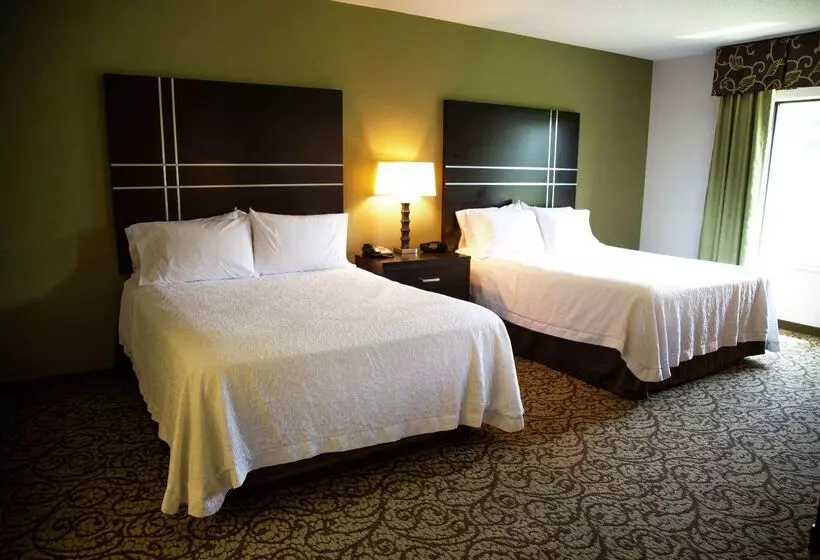 Отель Hampton Inn & Suites Sharon