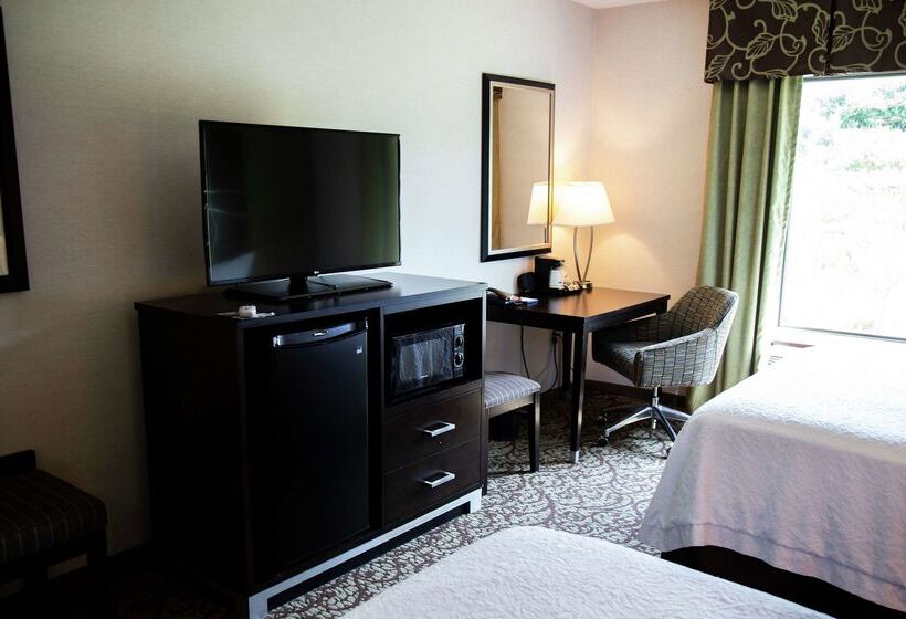 Отель Hampton Inn & Suites Sharon
