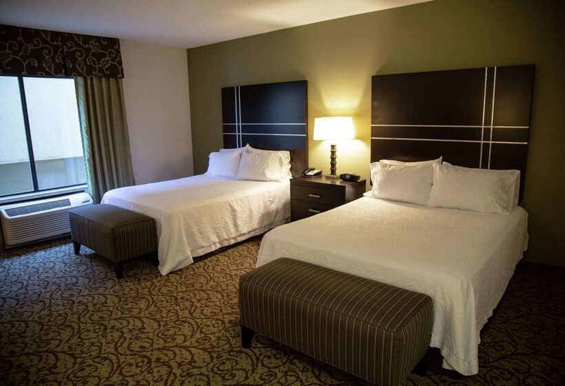 Отель Hampton Inn & Suites Sharon