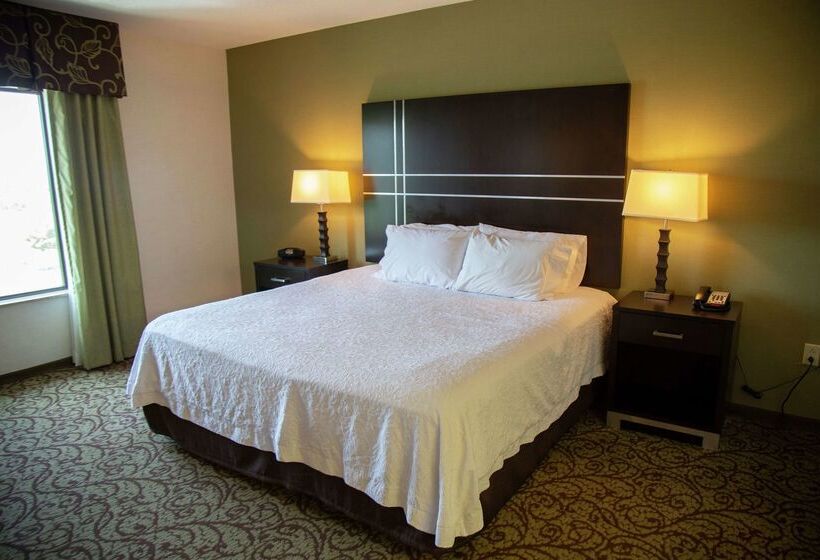 Отель Hampton Inn & Suites Sharon