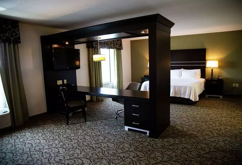 Отель Hampton Inn & Suites Sharon