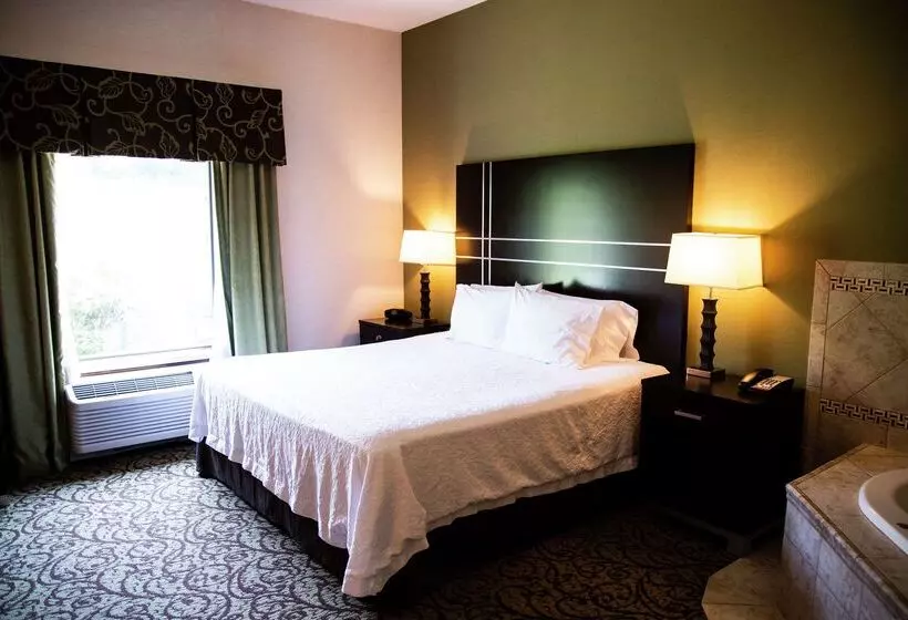 Отель Hampton Inn & Suites Sharon