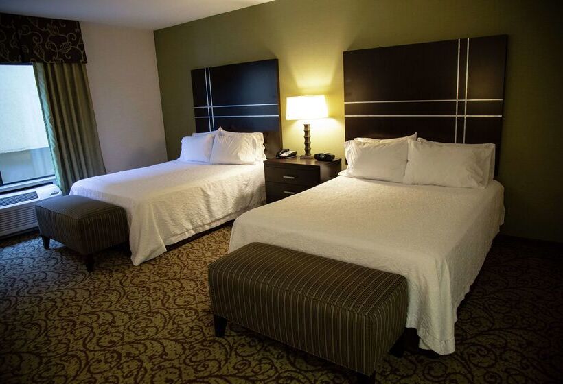 Отель Hampton Inn & Suites Sharon