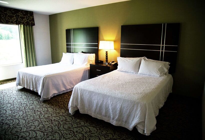 Отель Hampton Inn & Suites Sharon