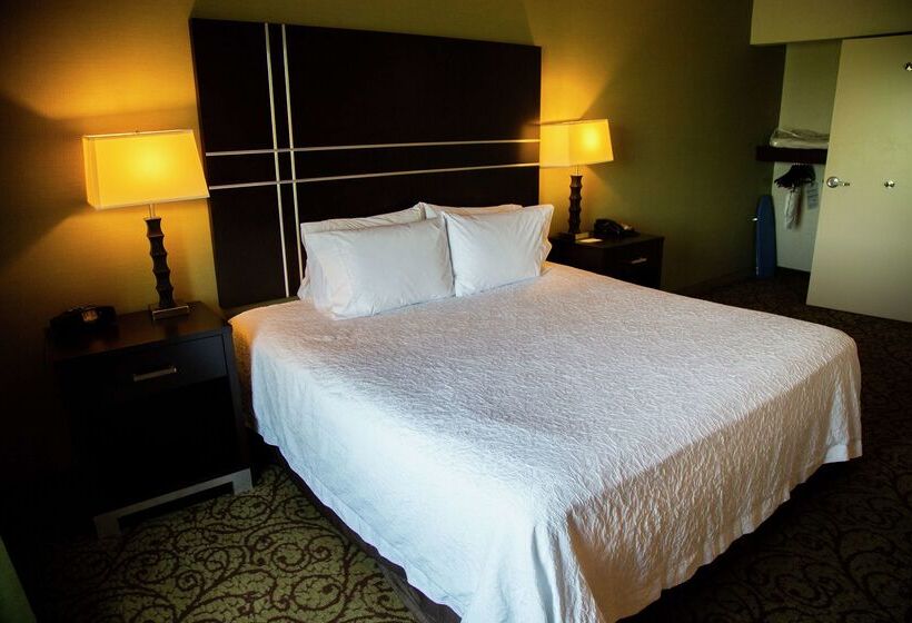 Отель Hampton Inn & Suites Sharon