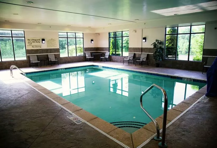 Отель Hampton Inn & Suites Sharon