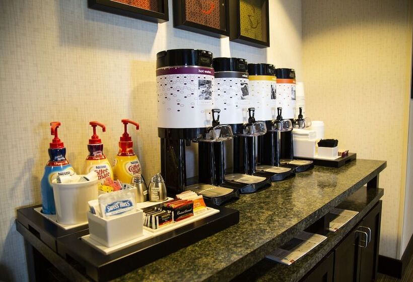 Отель Hampton Inn & Suites Sharon