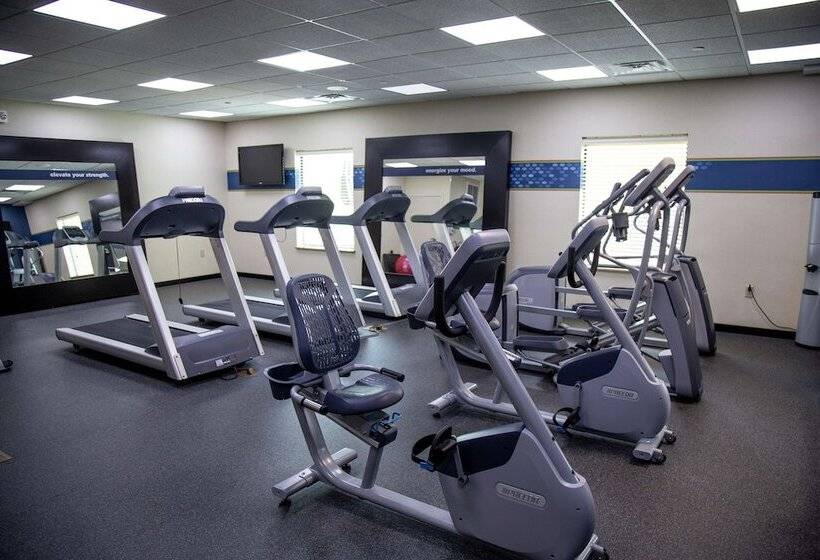 Отель Hampton Inn & Suites Sharon