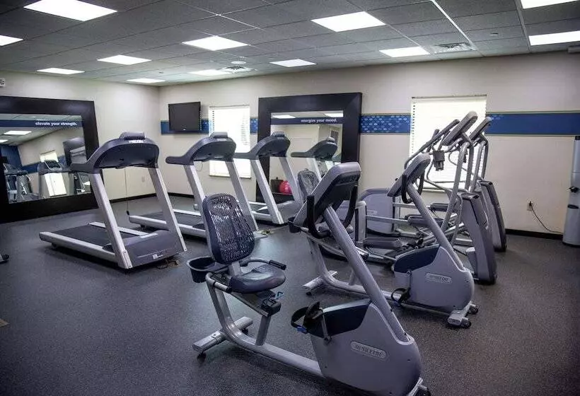 Отель Hampton Inn & Suites Sharon