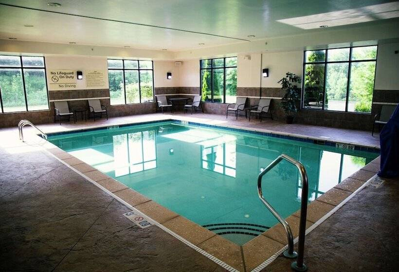 Отель Hampton Inn & Suites Sharon