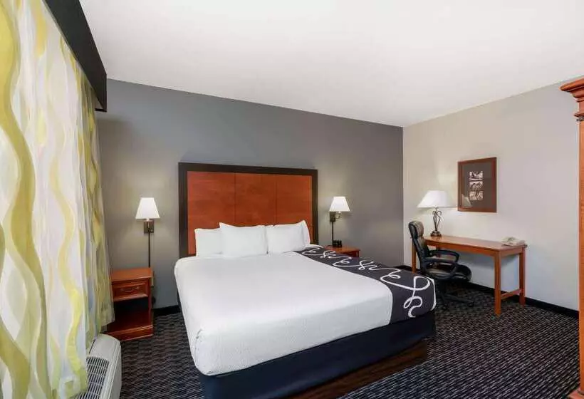 Отель La Quinta By Wyndham Rifle