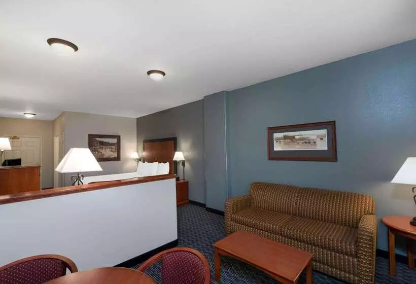 Отель La Quinta By Wyndham Rifle