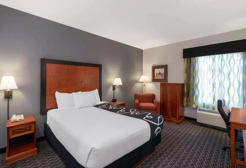 Отель La Quinta By Wyndham Rifle