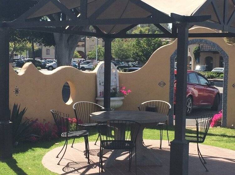 호텔 Oasis Inn And Suites