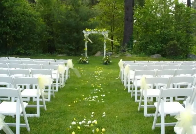 호텔 Warren Conference Center And Inn