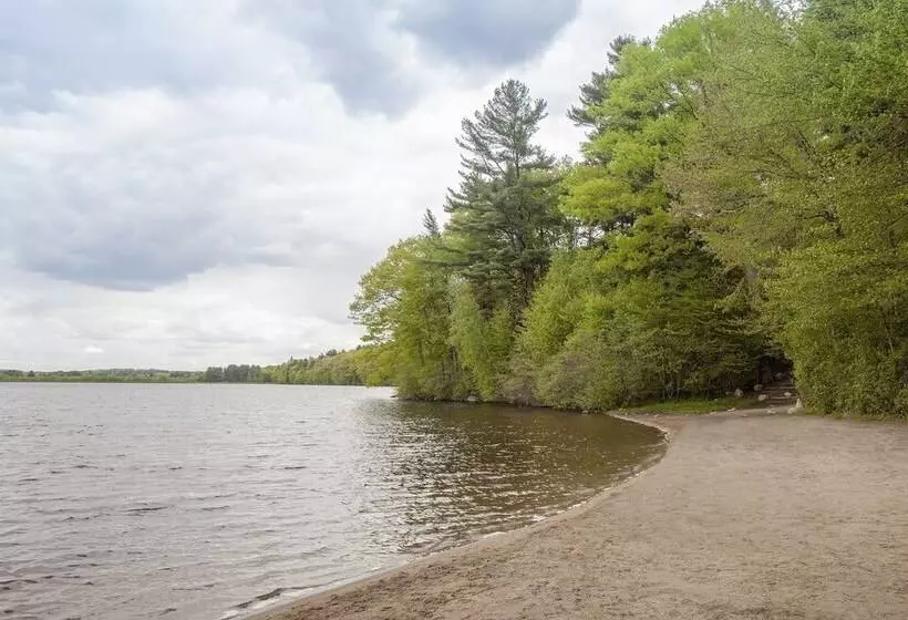 호텔 Warren Conference Center And Inn