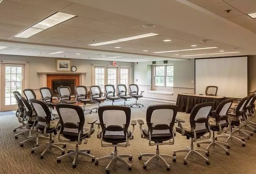 호텔 Warren Conference Center And Inn