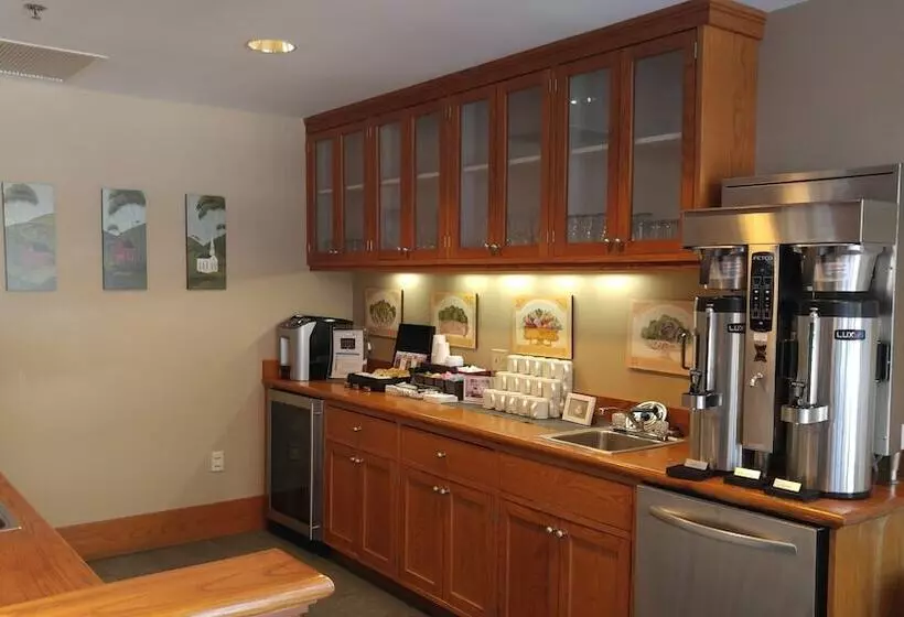 호텔 Warren Conference Center And Inn