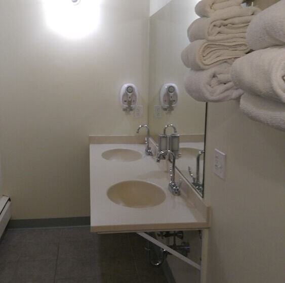 בית מלון כפרי Warren Conference Center And Inn