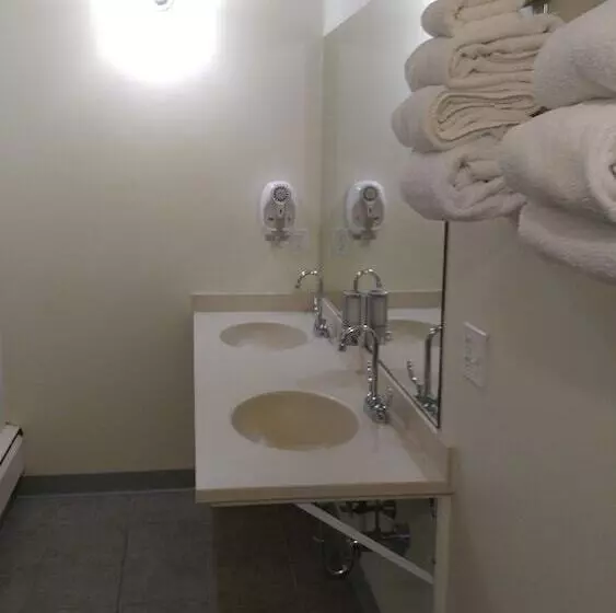 호텔 Warren Conference Center And Inn