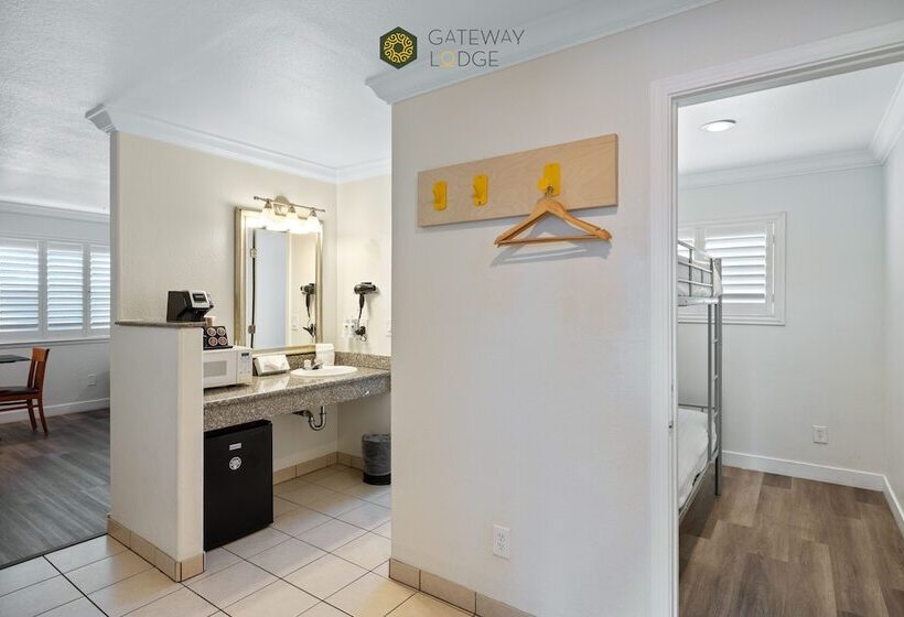 Мотель Gateway Lodge