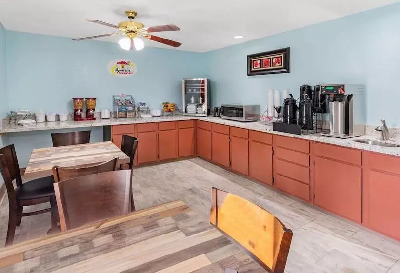 فندق على الطريق Super 8 By Wyndham Kinder/coushatta Near Casino