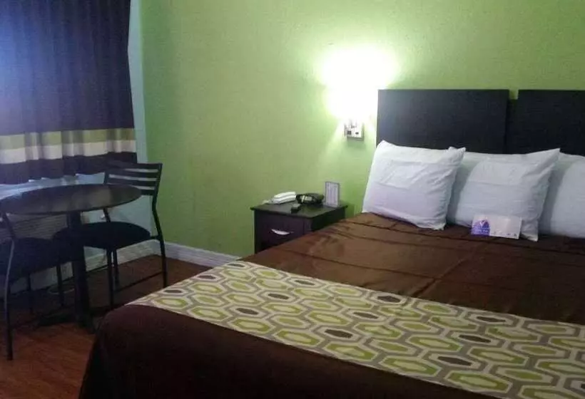 בית מלון כפרי Americas Best Value Inn And Suites Groves