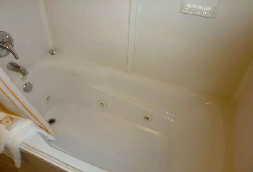 Отель Americas Best Value Inn Gun Barrel City