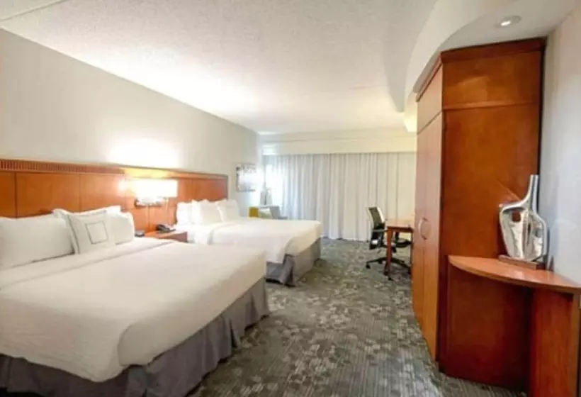 فندق Courtyard By Marriott Salisbury