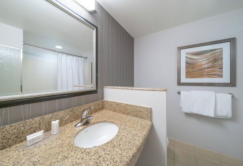 호텔 Courtyard By Marriott Salisbury