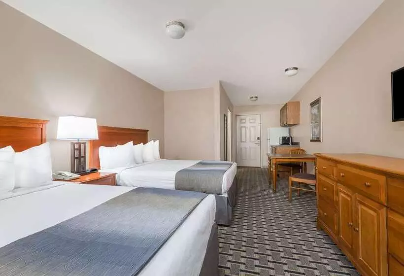 호텔 Days Inn & Suites By Wyndham Sellersburg