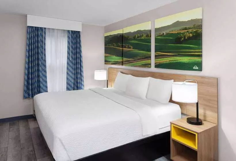 호텔 Days Inn & Suites By Wyndham Sellersburg