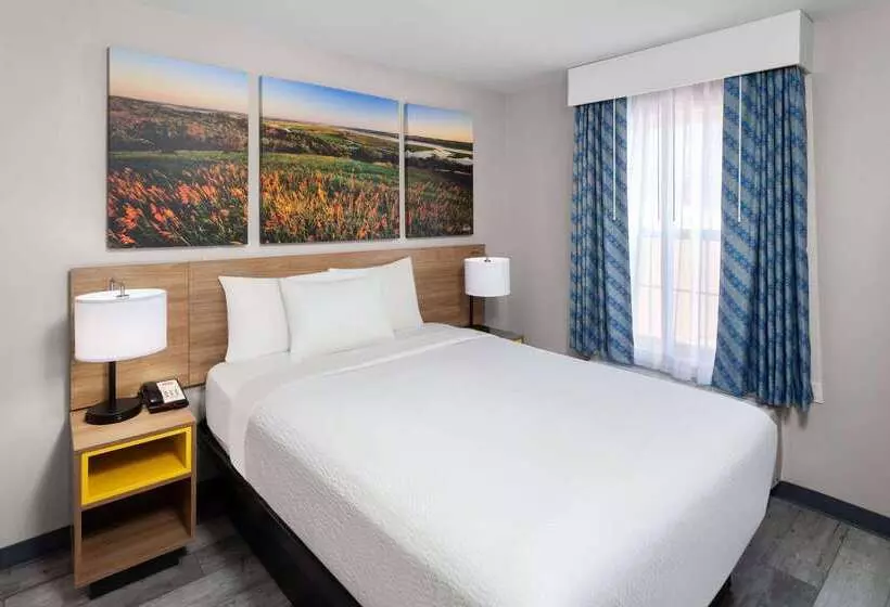 호텔 Days Inn & Suites By Wyndham Sellersburg