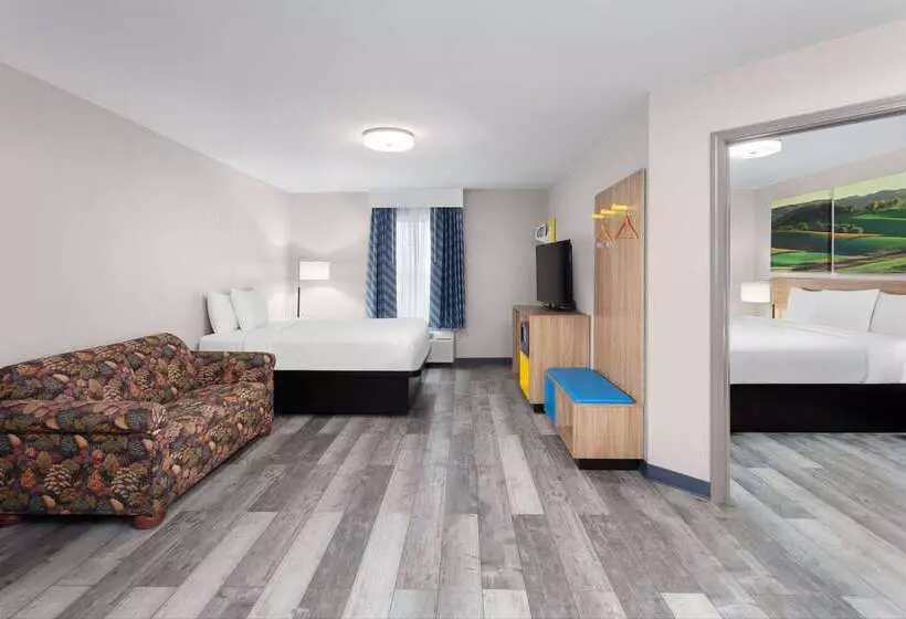 호텔 Days Inn & Suites By Wyndham Sellersburg