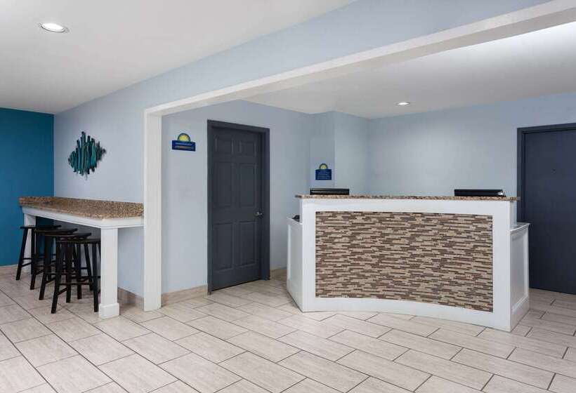 酒店 Days Inn & Suites By Wyndham Sellersburg