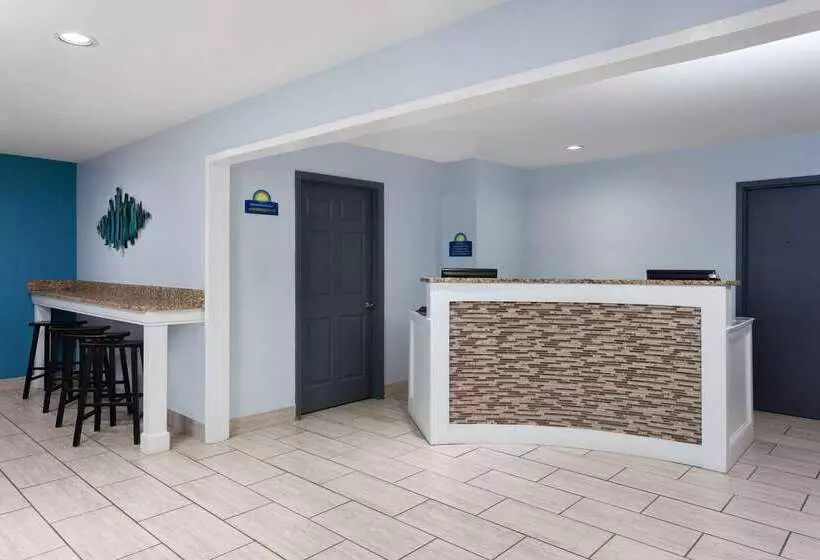 호텔 Days Inn & Suites By Wyndham Sellersburg