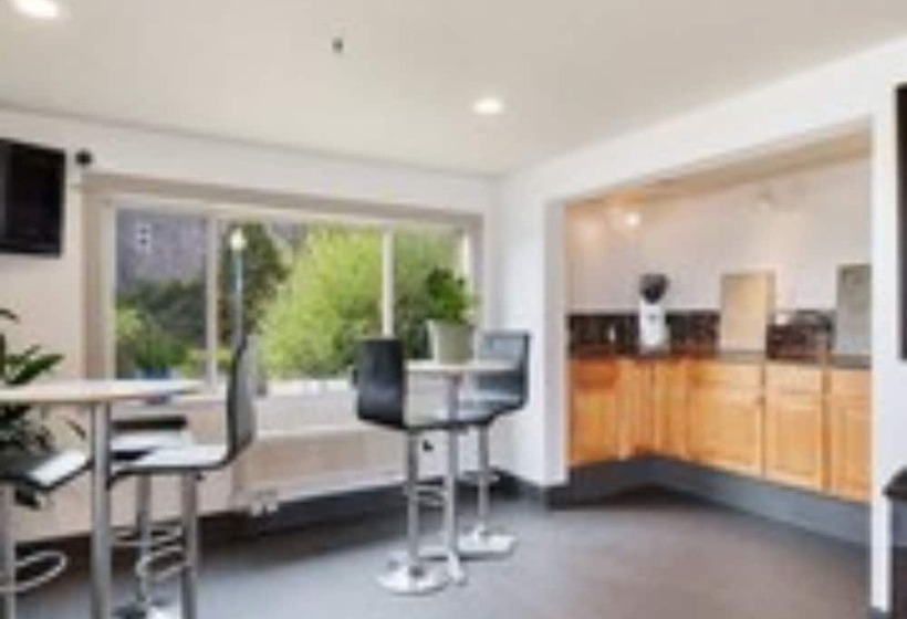 בית מלון כפרי Oceanview Inn At The Arch