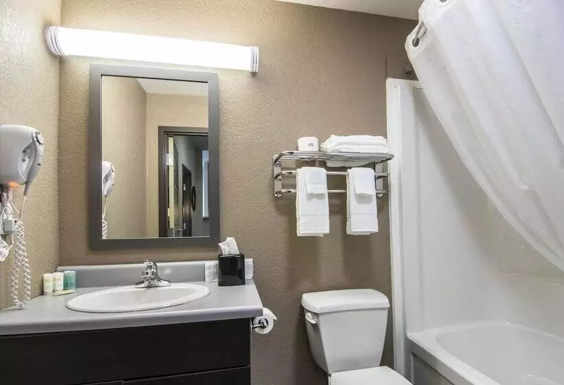 Отель Quality Inn & Suites Thompson