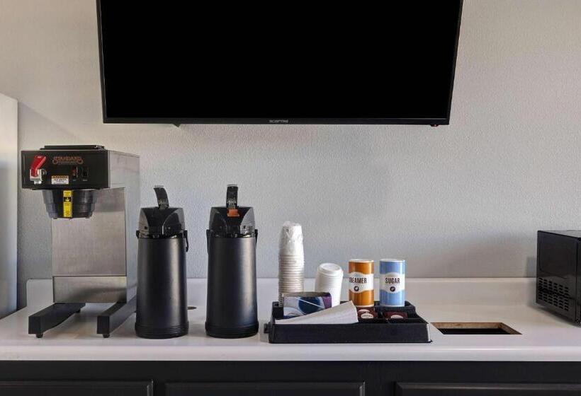 فندق على الطريق Crestview Inn