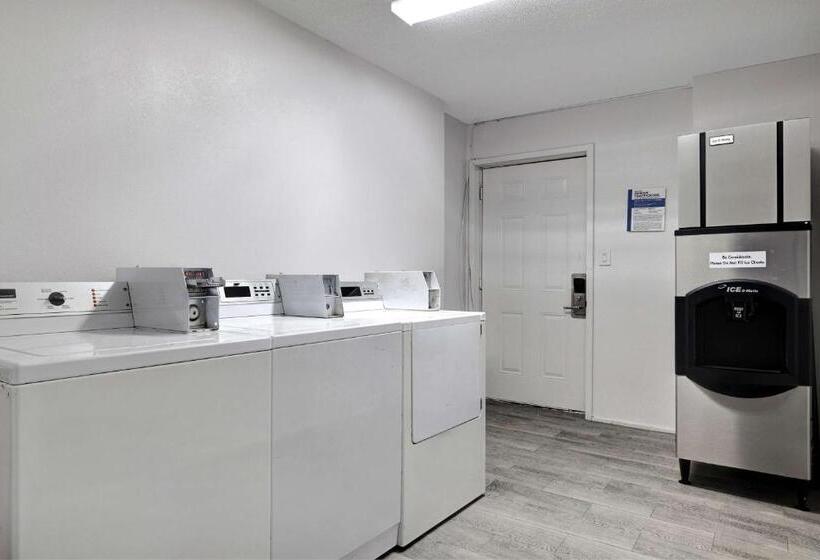 فندق على الطريق Crestview Inn