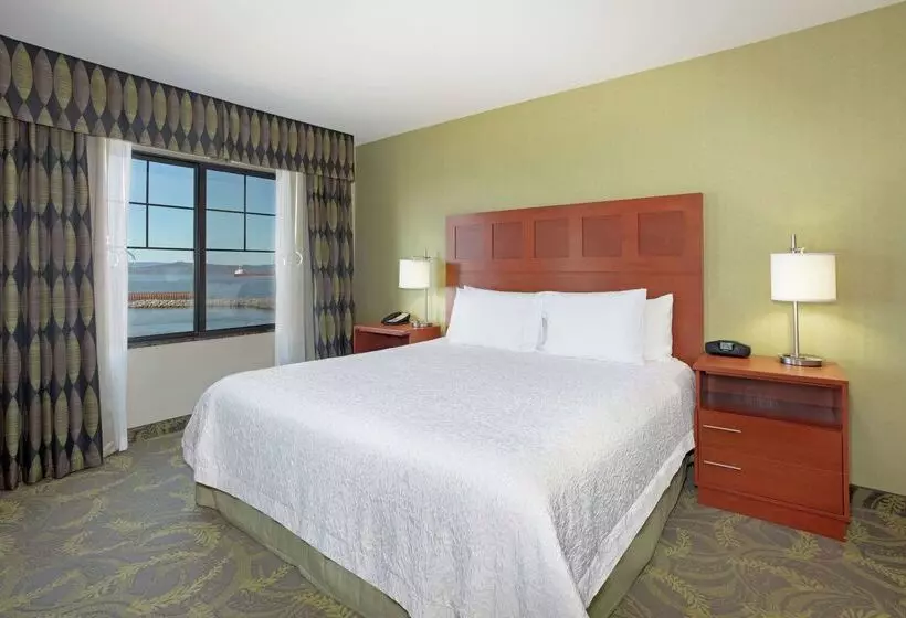 Hampton Inn And Suites Astoria