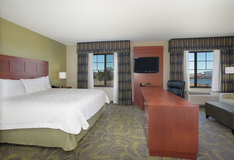 Hampton Inn And Suites Astoria