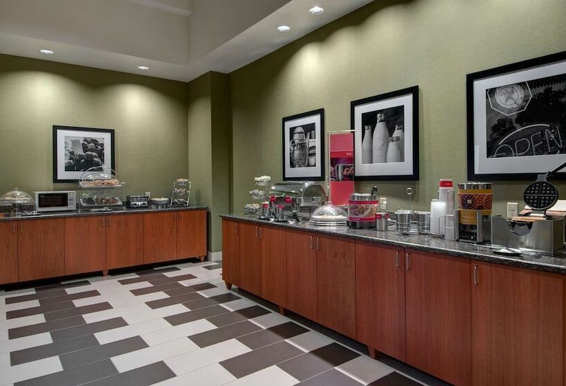 Hampton Inn And Suites Astoria