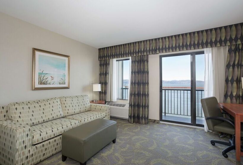 Hampton Inn And Suites Astoria