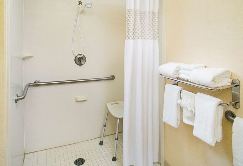 Hampton Inn & Suites Lancaster