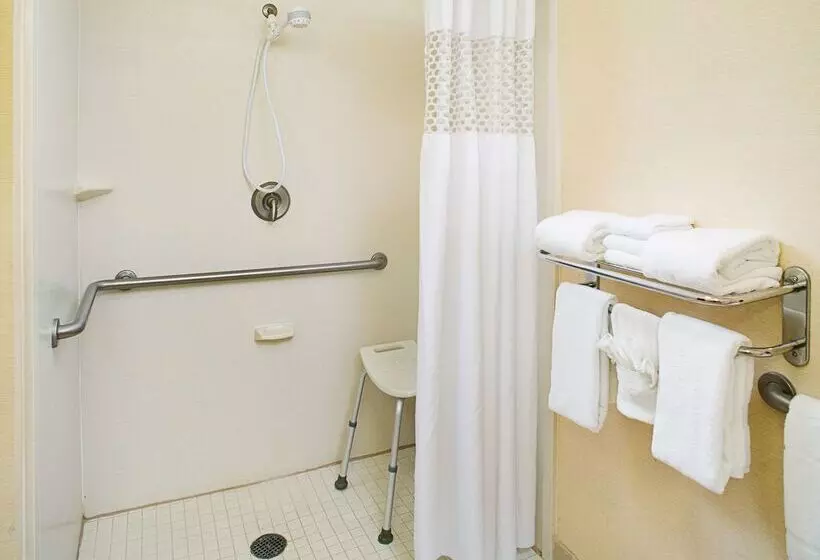 Hampton Inn & Suites Lancaster