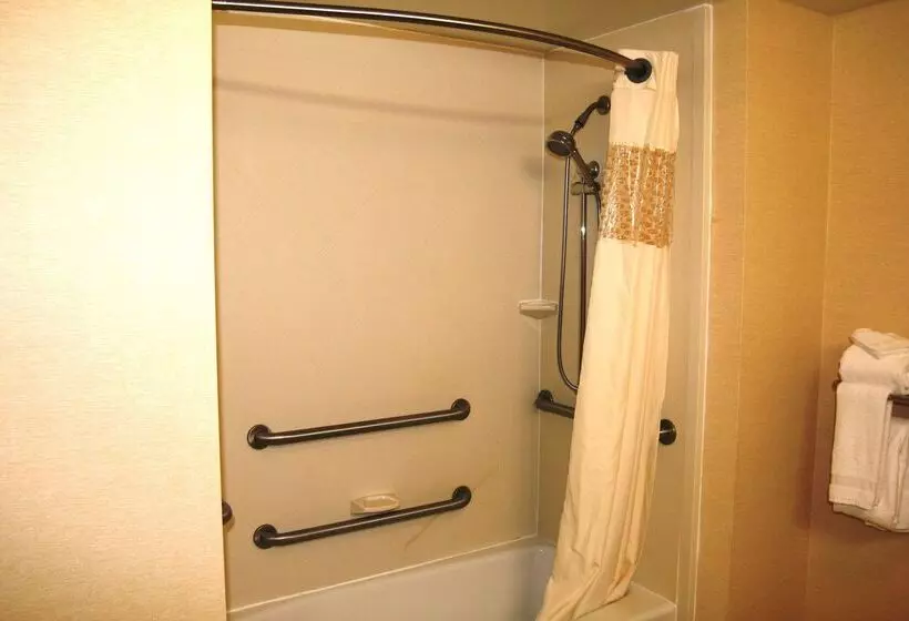 Hampton Inn & Suites Lancaster