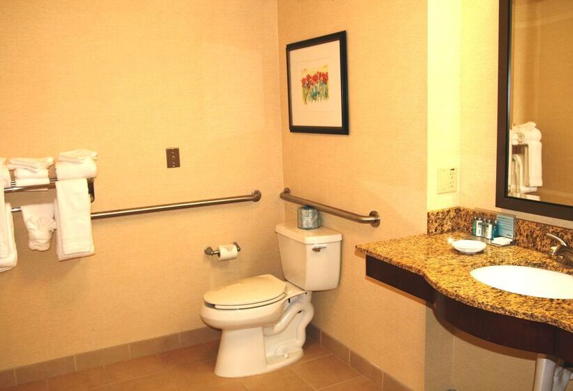 Hampton Inn & Suites Lancaster