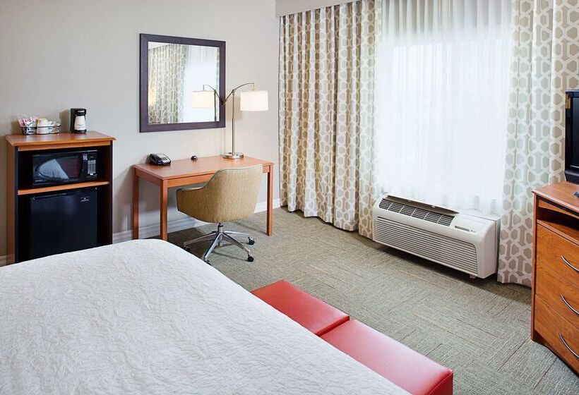 Hampton Inn & Suites Lancaster
