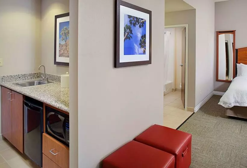 Hampton Inn & Suites Lancaster